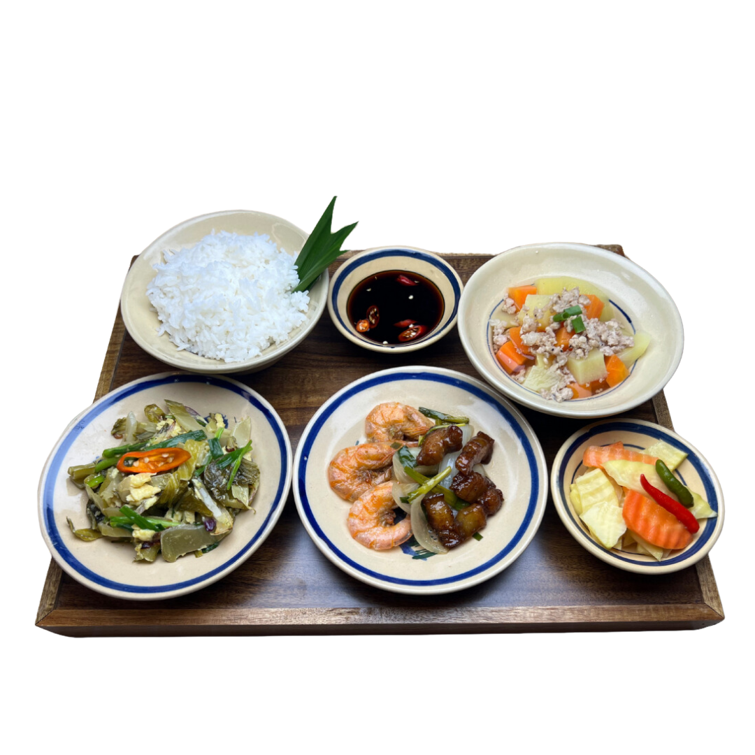 KHAY TÔM RANG THỊT tại Cơm Khay Gỗ